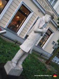berlin-germany-sculpture-downtown