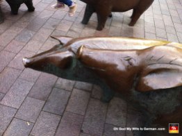 12-bremen-pigs-bronze-sculpture