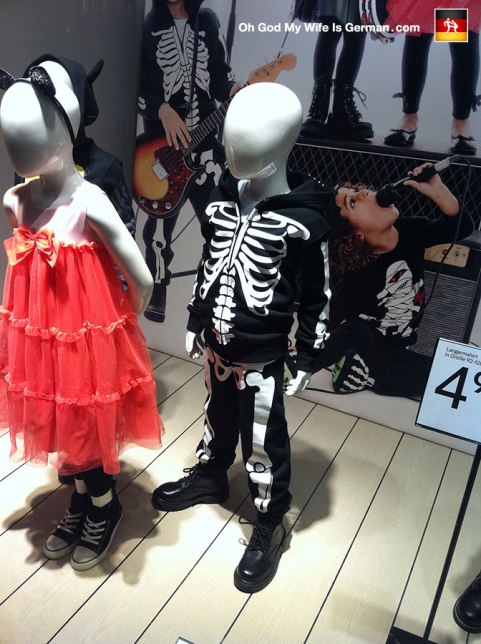 45-bremer-marktplatz-halloween-costumes-skeleton