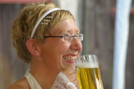 german-wedding-bride-drinking-beer